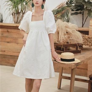 Voluminous Sleeves Squareneck Dress